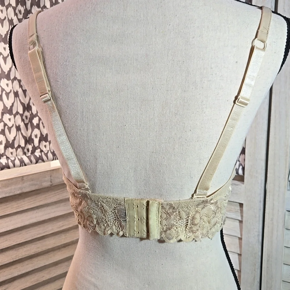 NWOT Lace Underwire Bra Cream 3 Hook Adjustable 38D